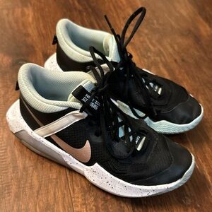 Nike Air Zoom Crossover Basketball Shoes Size 6Y fits Women’s Size 8 Running Gym